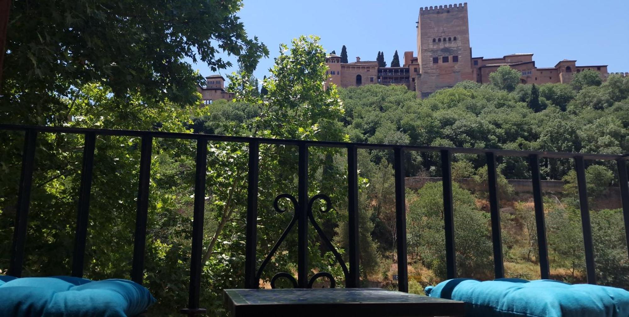 The Nasrid Palace From Your Bed ! Гранада Екстер'єр фото