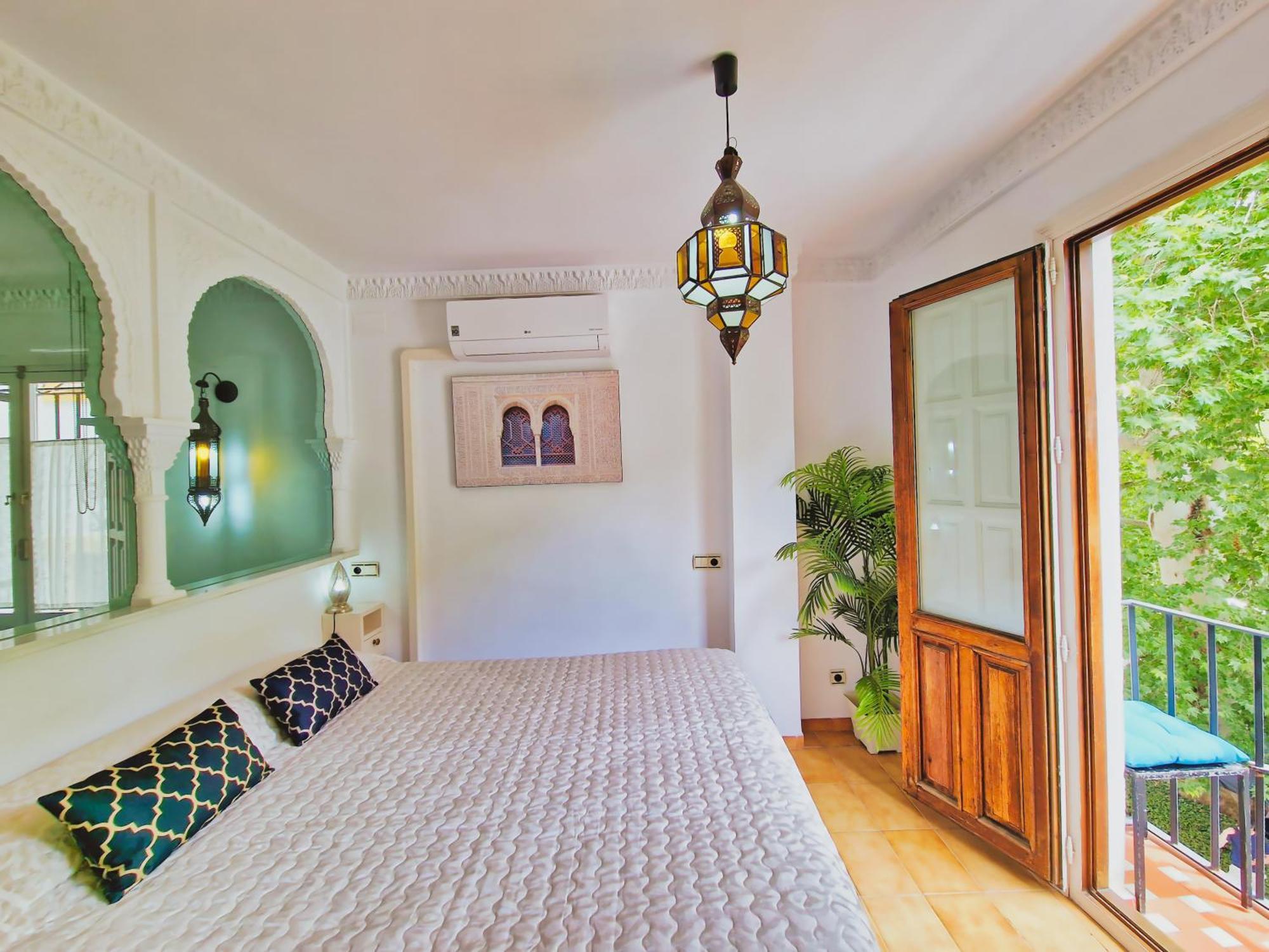 The Nasrid Palace From Your Bed ! Гранада Екстер'єр фото