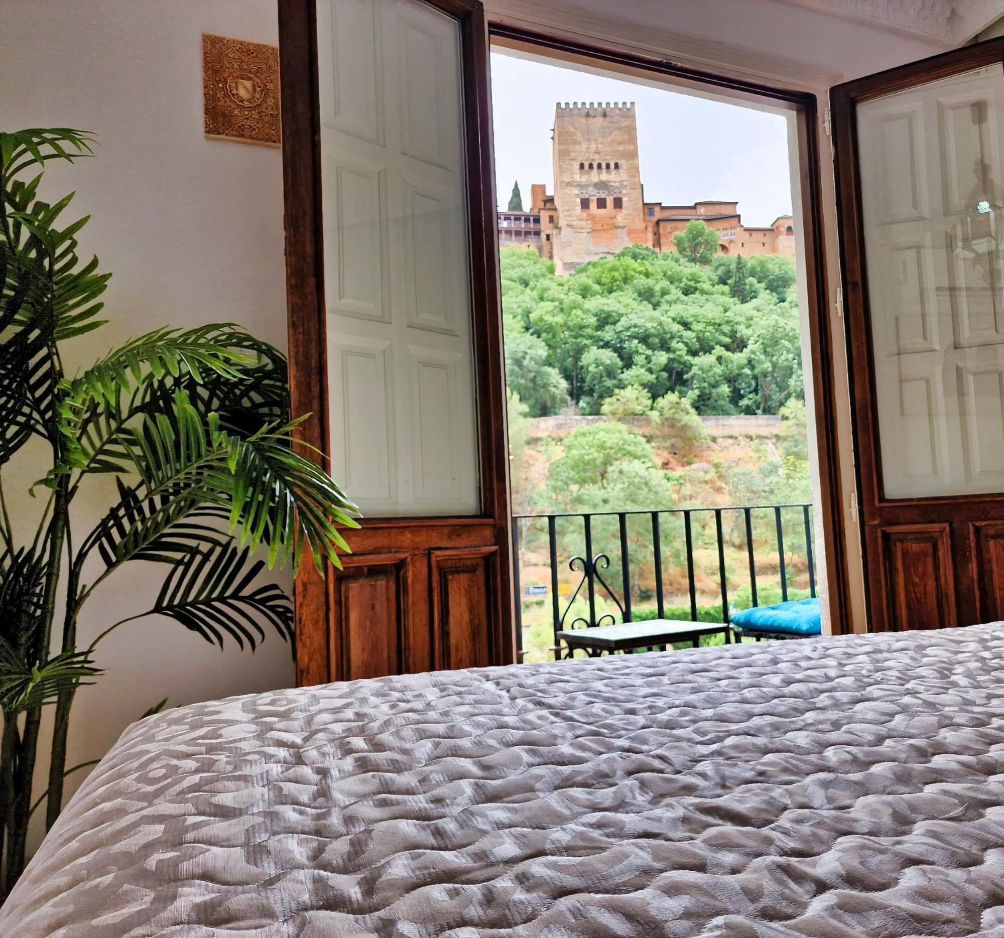 The Nasrid Palace From Your Bed ! Гранада Екстер'єр фото