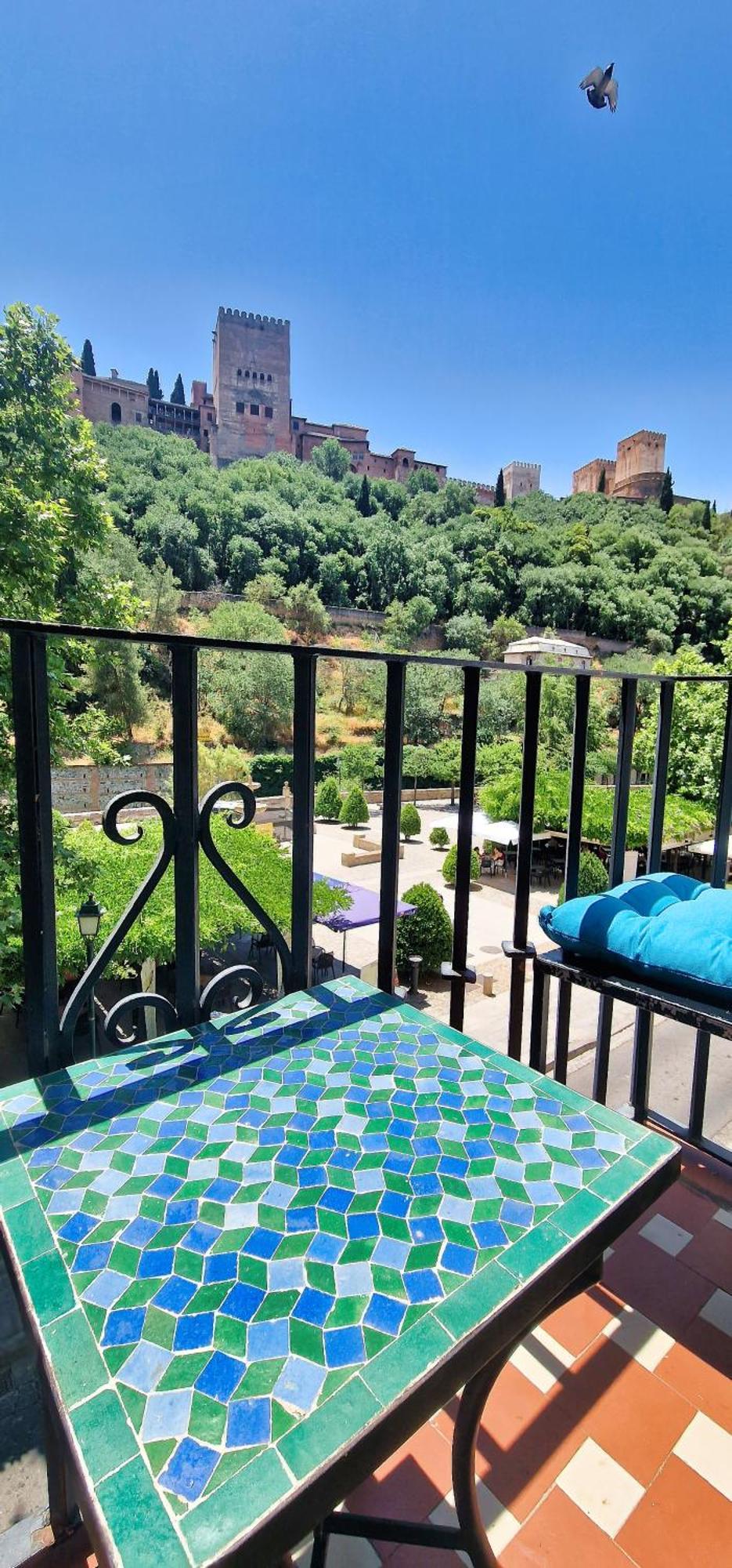 The Nasrid Palace From Your Bed ! Гранада Екстер'єр фото